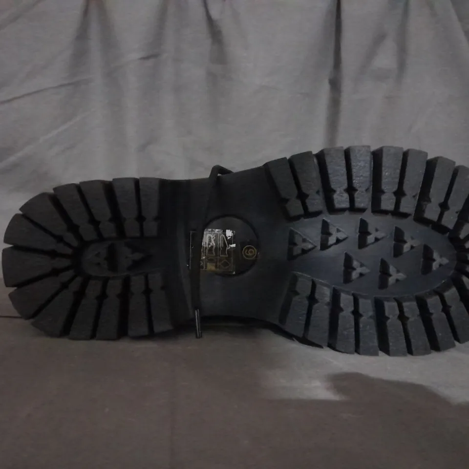 PAIR OF KOI LACE UP SHOES IN BLACK SIZE 9 