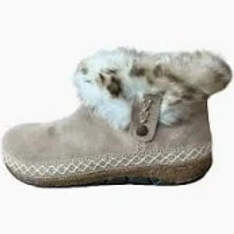 BOXED PAIR OF EARTH ORIGINALS EMMALYN BOOTIES IN BEIGE SIZE 6