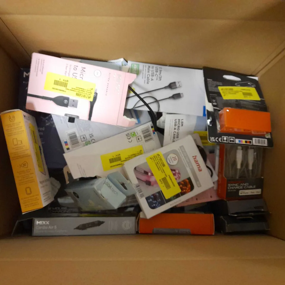 LOT OF APROX 30 ASSORTED ITEMS-KEYBOARD & MOUSE-USB-POWERBANK