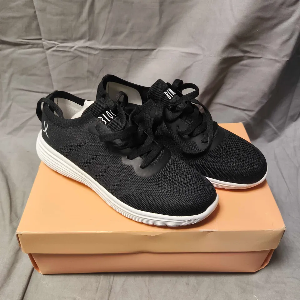 BLOCH BLOCH OMNIA DANCE TRAINERS IN BLACK - 7