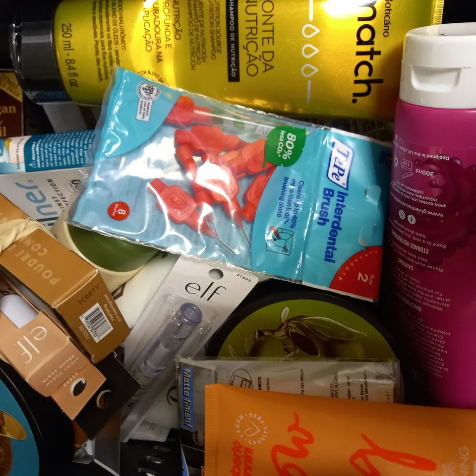 LOT OF APPROXIMATELY 20 ASSORTED HEALTH & BEAUTY ITEMS, TO INCLUDE THE BODY SHOP BODY BUTTERS, L'OREAL FOUNDATION, STOP SKIN PREP GEL, ETC