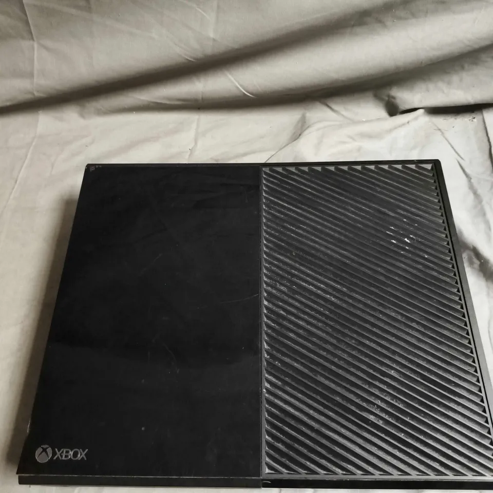 XBOX ONE CONSOLE – MODEL 1540, ORIGINAL BLACK