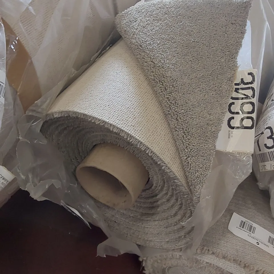 ROLL OF QUALITY DURHAM TWIST CREAMY GREY CARPET // APPROX: 4 x 6m