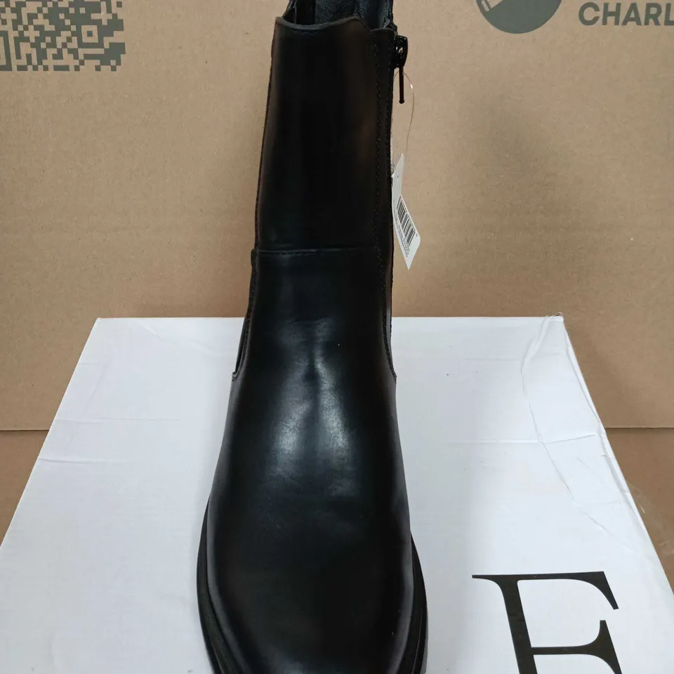 BOXED PAIR OF SHOES BY EMMA GABRIELLE BLACK PU CHELSEA BOOTS – SHOES BY EMMA, UK 7