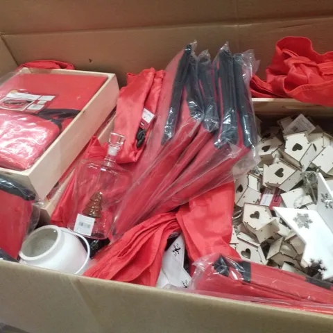 PALLET CONTAINING ASSORTED CHRISTMAS PRODUCTS & DECORATIONS INCLUDING CHRISTMAS WREATH STORAGE BAGS, LED WOODEN BUNTING HOUSES, CLEAR BOTTLE WITH TREE & CERAMIC DECORATIONS