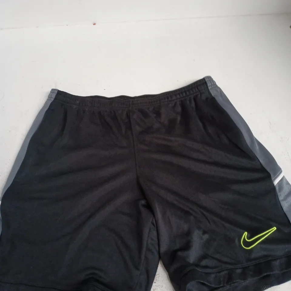 NIKE DRI-FIT SLIM FIT MEN’S SHORTS – BLACK/VOLT, SIZE M