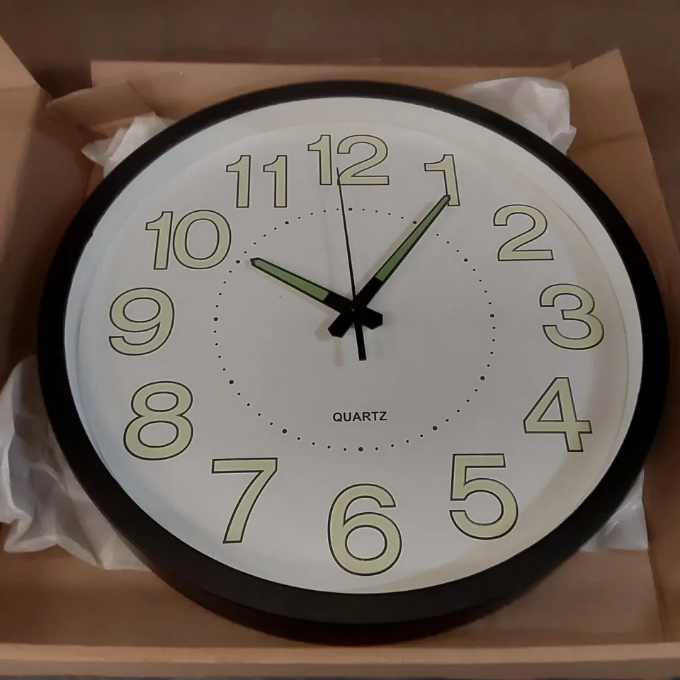 BOXED QUARTZ WALL CLOCK 