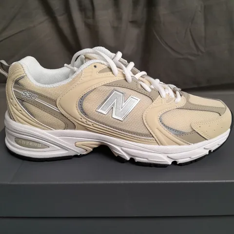 BOXED PAIR OF NE WBALANCE TRAINERS SIZE UK 5