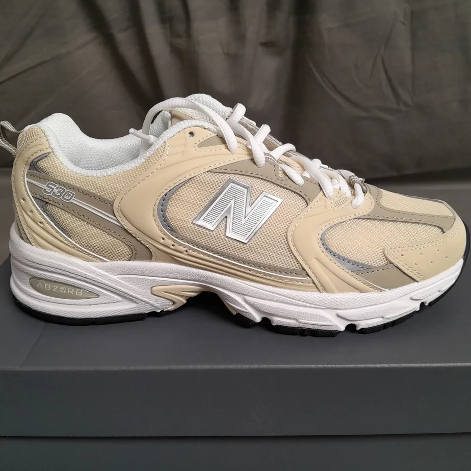 BOXED PAIR OF NE WBALANCE TRAINERS SIZE UK 5