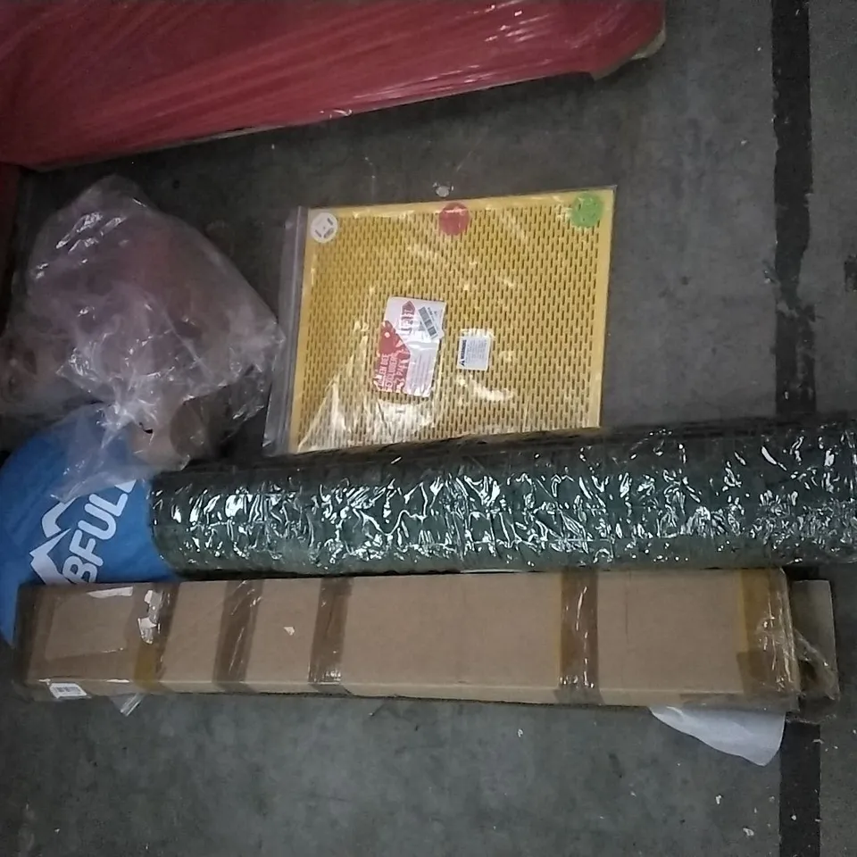PALLET OF ASSORTED ITEMS INCLUDING HOMIDEC, DOKIO, QUEEN BEE EXCLUDERS, BFULL POPUP TENT, UK INTERNATIONAL FRYING PAN AND LID