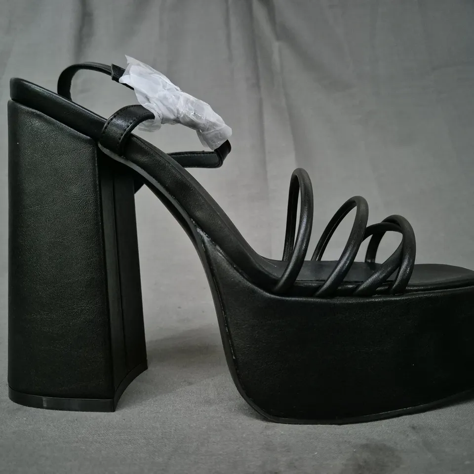 BOXED PAIR OF KOI OPEN TOE PLATFORM BLOCK HEEL SANDALS IN BLACK UK SIZE 7