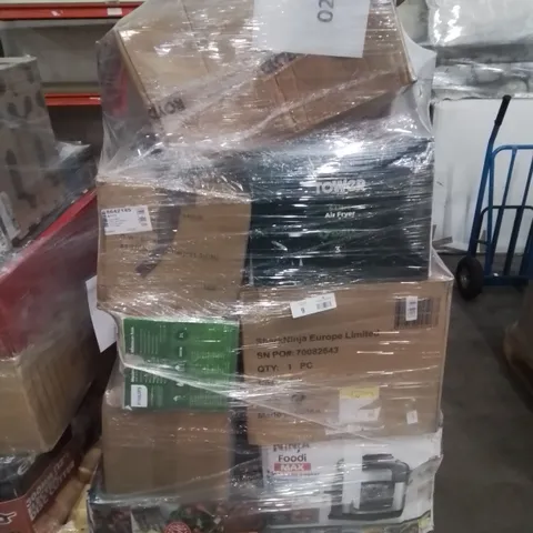 PALLET OF APPROXIMATELY 22 UNPROCESSED RAW RETURN HOUSEHOLD AND ELECTRICAL GOODS TO INCLUDE;