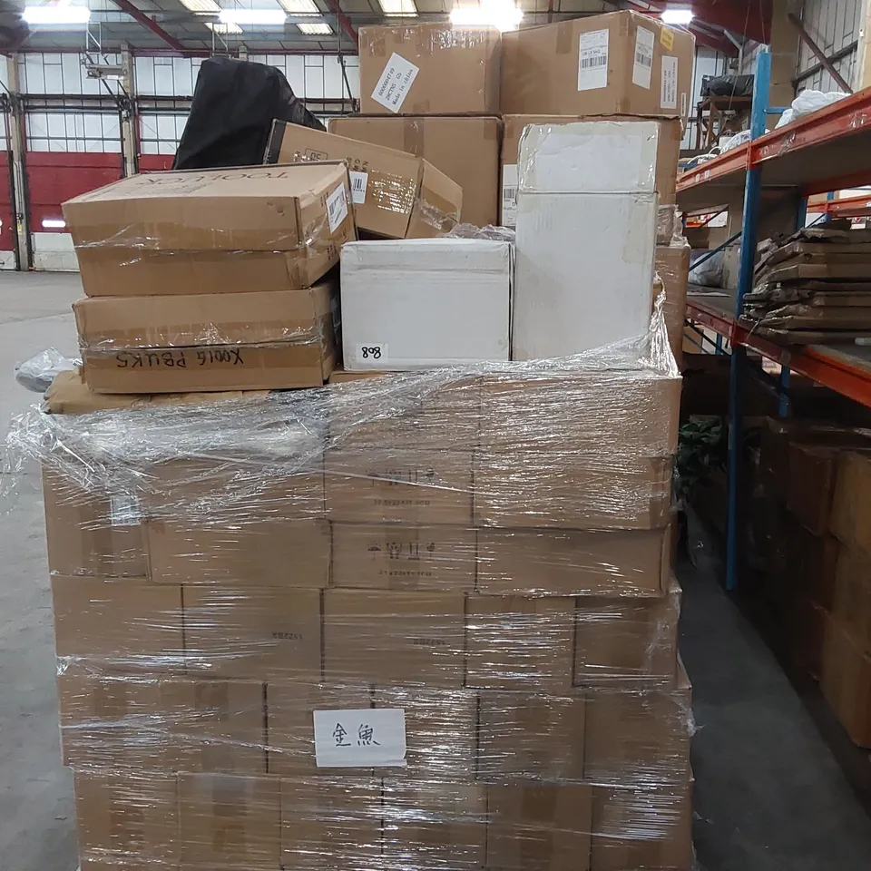 PALLET OF CAR ROOF BAGS AND GOLDFISH POOL CLEANERS ECT - QUANTITY UNSPECIFIED 