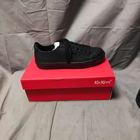 BOXED PAIR OF KICKERS SHOES - SIZE 40