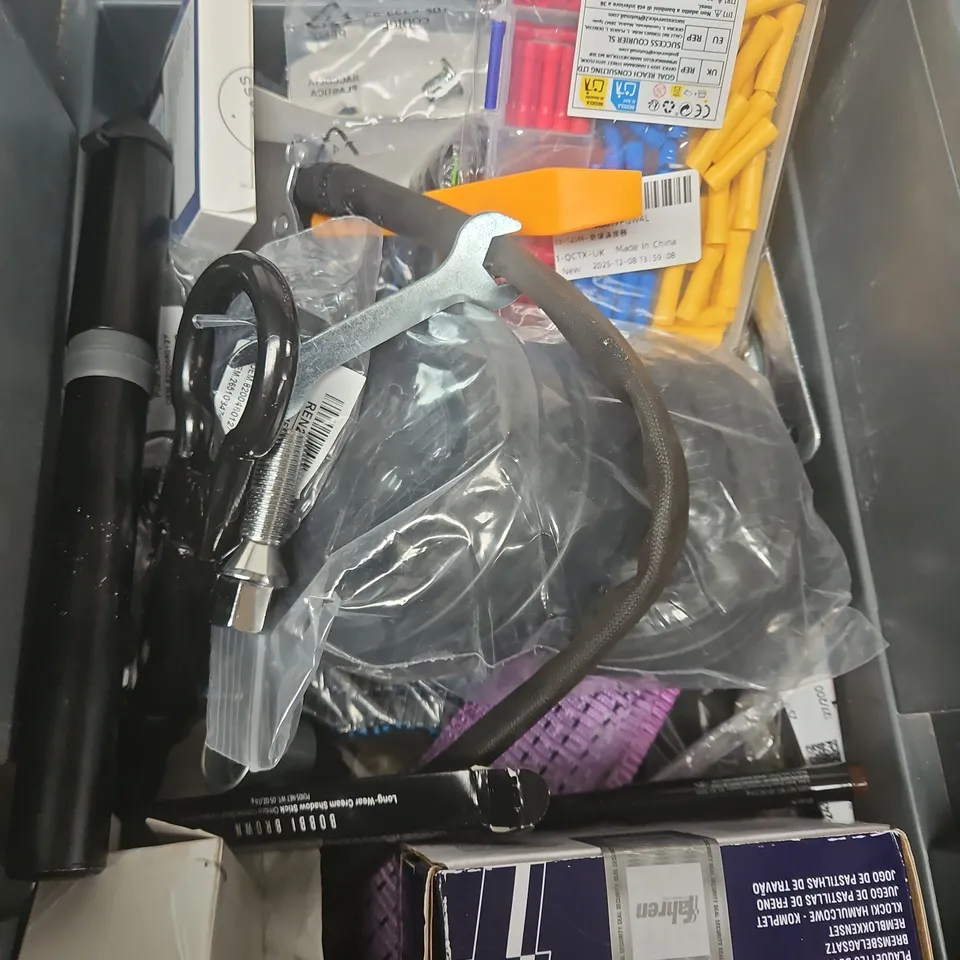 BOX OF ASSORTED CAR ITEAMS TO INCLUDE - TOOLS - BIKE PUMP - BRAKE PADS