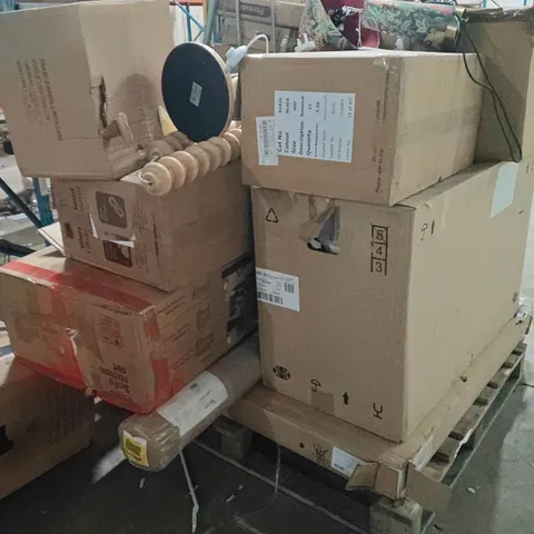 PALLET OF ASSORTED HOUSEHOLD GOODS AND PRODUCTS TO INCLUDE;GARDEN RATTAN SET,AREA RUG,CLOTHING,COOKER HOOD,TABLE LAMP