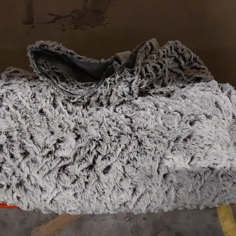 BAGGED WOLF FAUX SOFT FUR 150 X 200CM BLANKET THROW