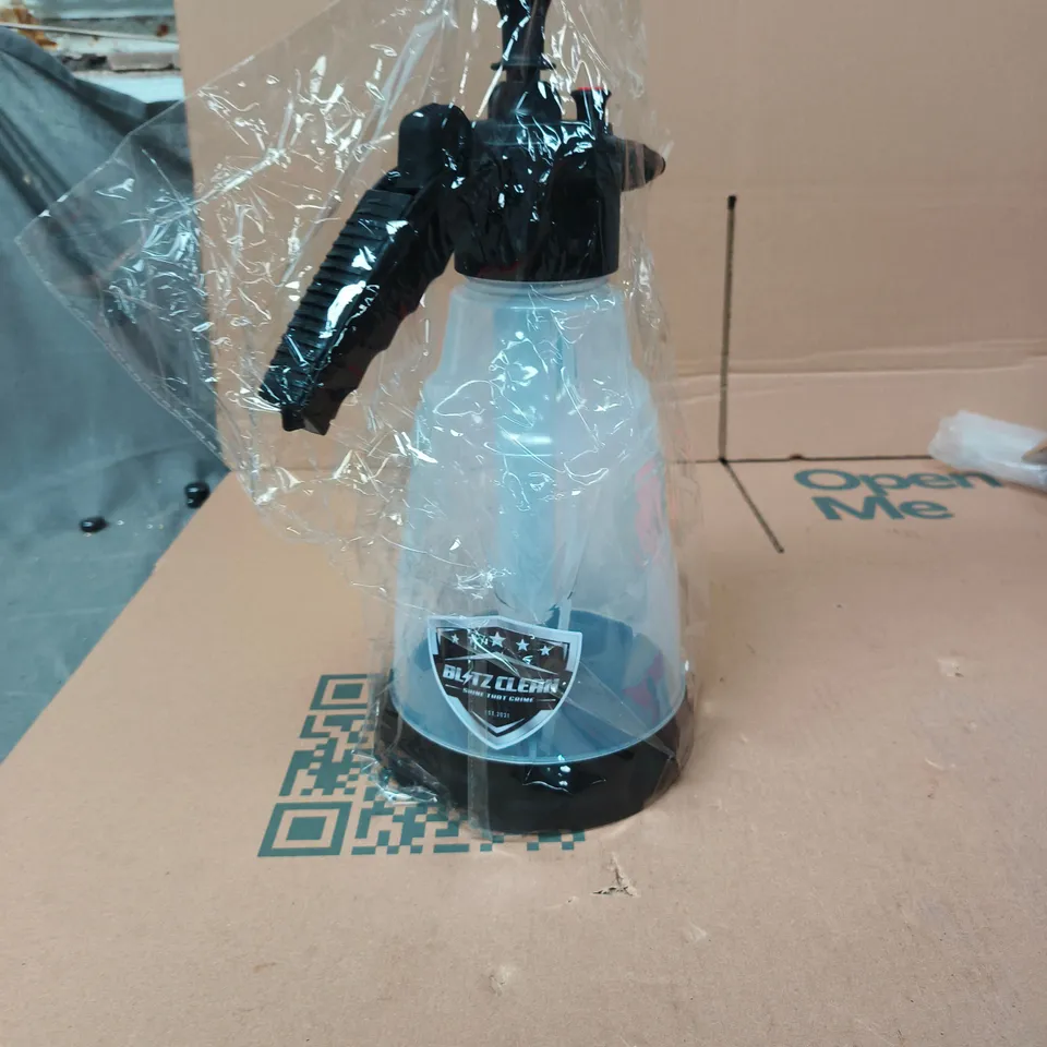 CAGE OF APPROXIMATELY 18 ASSORTED ITEMS TO INCLUDE: FOAM SPRAYER BOTTLE