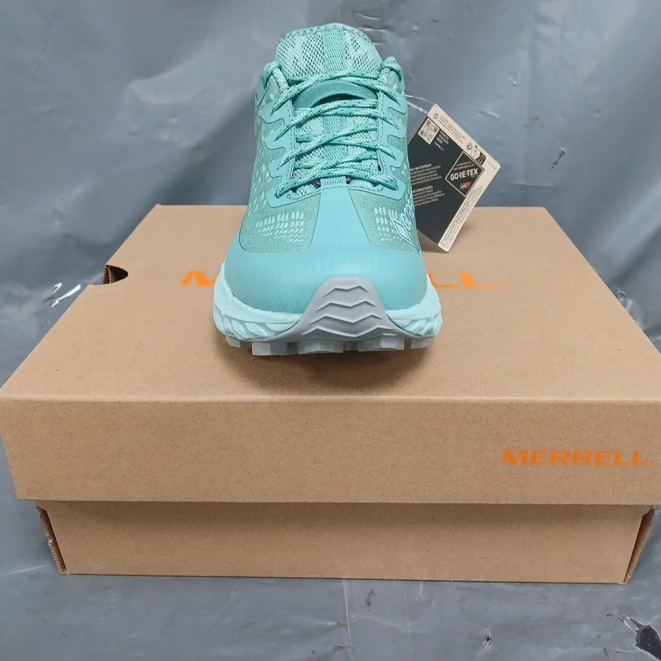 BOXED PAIR OF MERRELL AGILITY PEAK 5 GTX SHOES IN BLUE SIZE UK 3.5