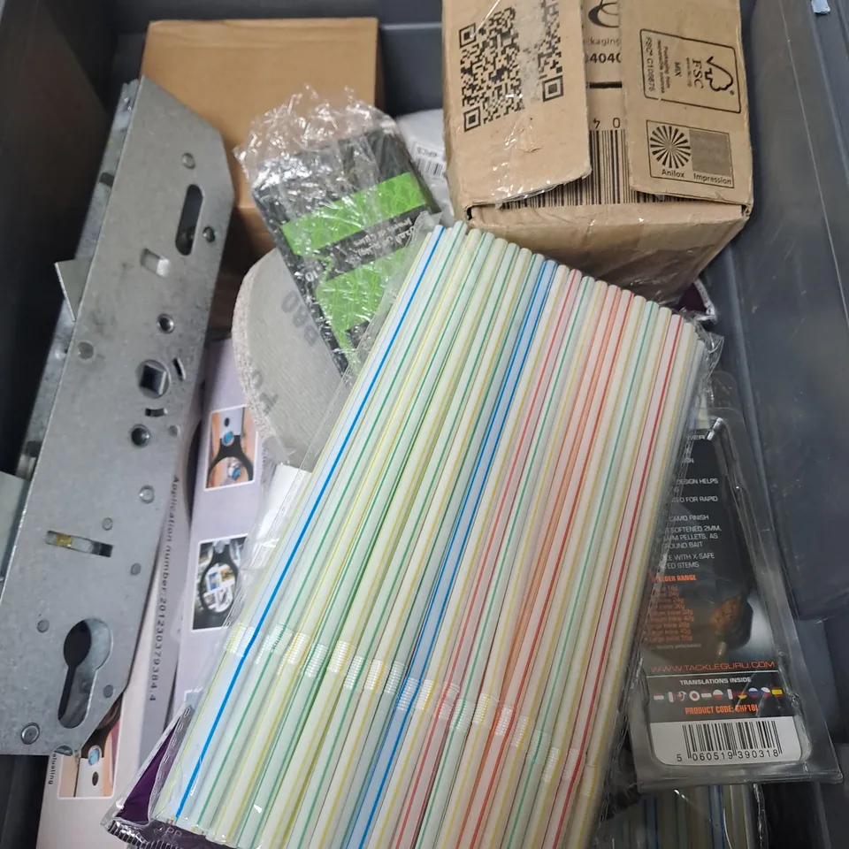 APPROXIMATELY 15 HOUSEHOLD ITEMS TO INCLUDE SEWING KIT, DIAMOND PAINTING AND PREMIUM BODY AND CLOTHING TAPE