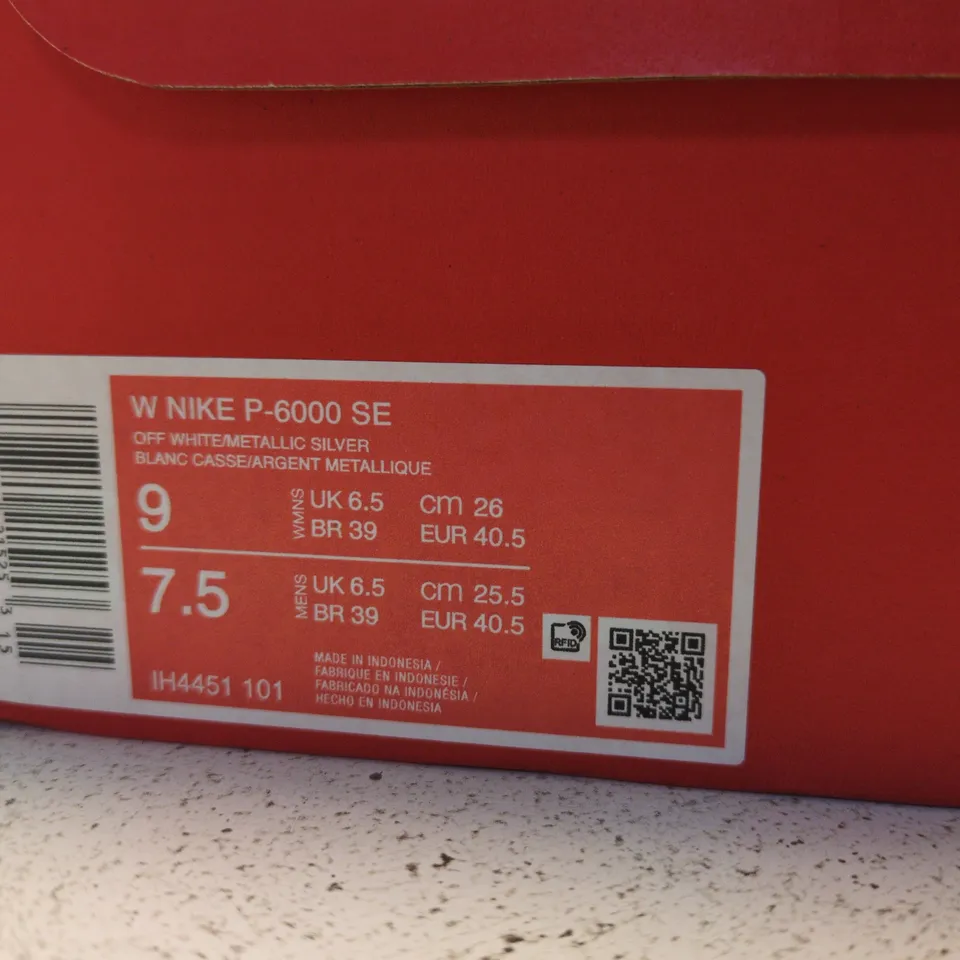 BOXED PAIR OF NIKE P-6000 SE TRAINERS – UK SIZE 6.5