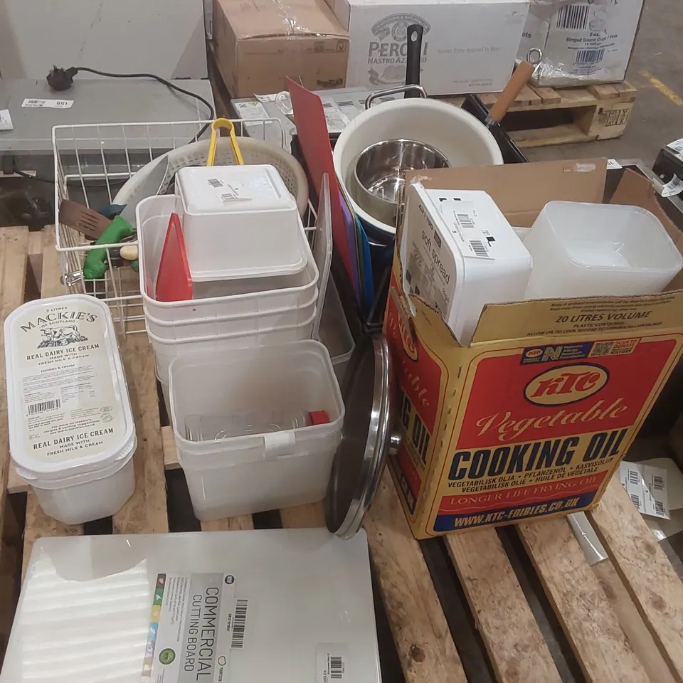 PALLET CONTAINING A LARGE QUANTITY OF ASSORTED CATERING ITEMS INCLUDING POTS AND PANS, KITCHEN UTENSILS, CONTAINERS ECT