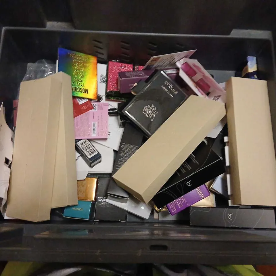 LARGE QUANTITY OF ASSORTED TESTER AND SAMPLE FRAGRANCES