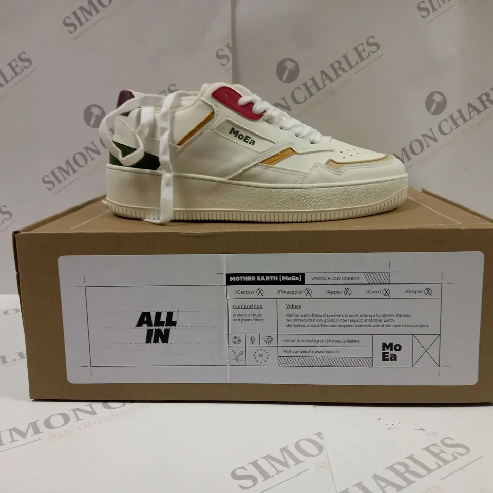 BOXED PAIR OF MoEa SNEAKERS UK SIZE 4 