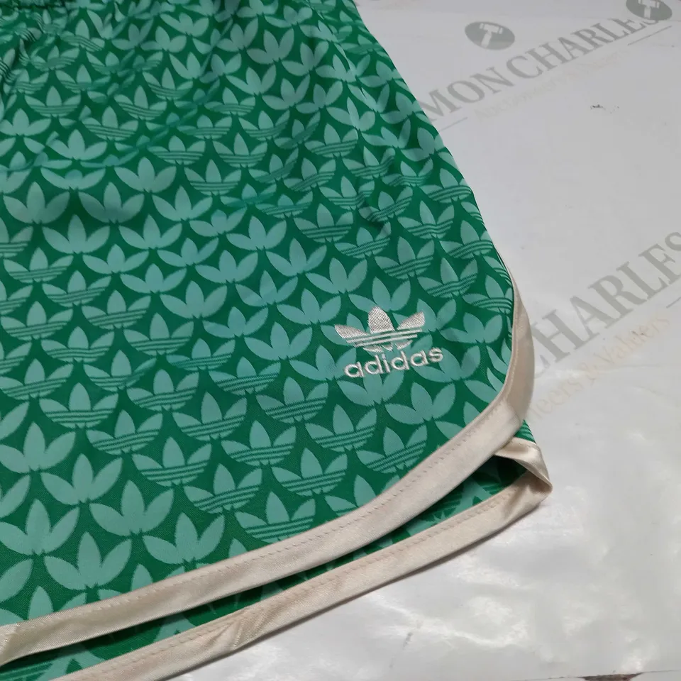 ADIDAS LOGO SHORTS IN GREEN - UK MEDIUM