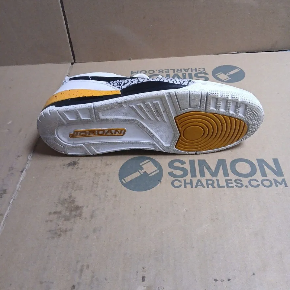 NIKE SNEAKERS – WHITE WITH BLACK SWOOSH AND YELLOW STRAP BOXED UK SIZE 9