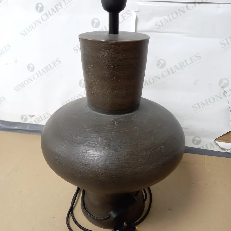 UNBOXED TABLE LAMP IN BROWN 