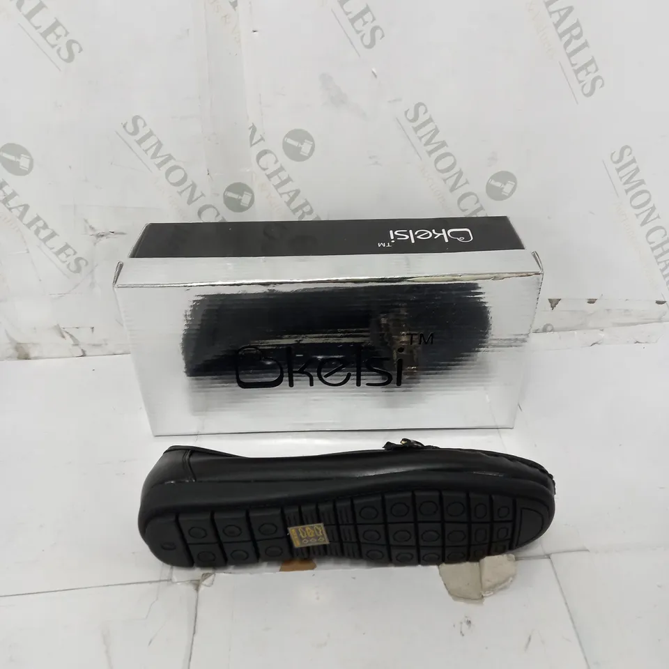 BOXED PAIR OF KELSI CHAIN DETAIL LOAFERS BLACK UK 7 
