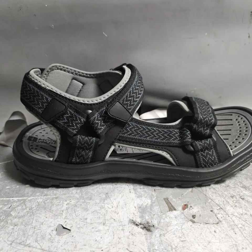 UNBOXED PAIR OF MOUNTAIN WAREHOUSE CRETE SANDALS IN BLACK - UK 10