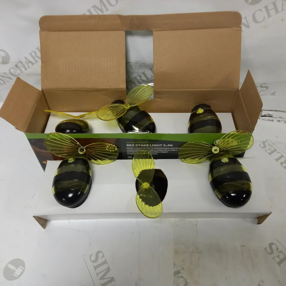 LOT OF 2 DECORATIVE BEE SOLAR STAKE LIGHTS RRP £7.99