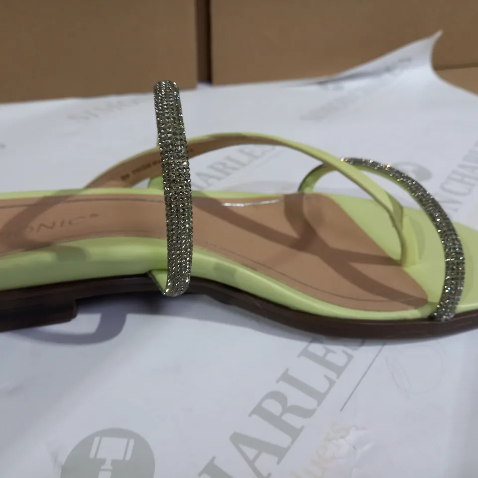 VIONIC YELLOW SANDALS SIZE 6