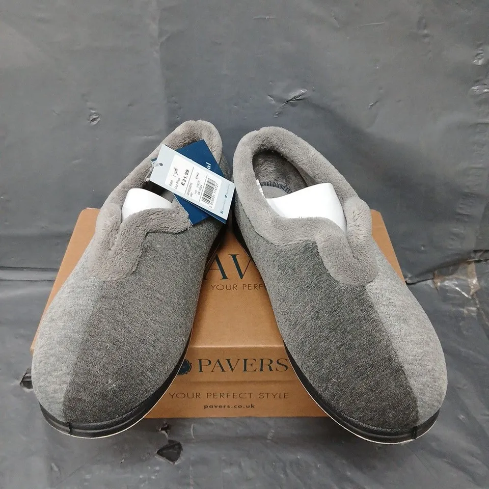 BOXED PAIR OF PAVERS GREY SLIP ONS - 8