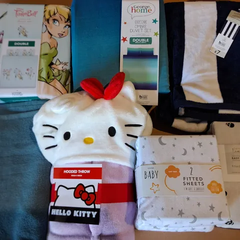 LOT OF APPROXIMATELY 23 ASSORTED HOME FABRIC ITEMS TO INCLUDE HELLO KITTY HOODED THROW, DUVET SETS AND TOWELS