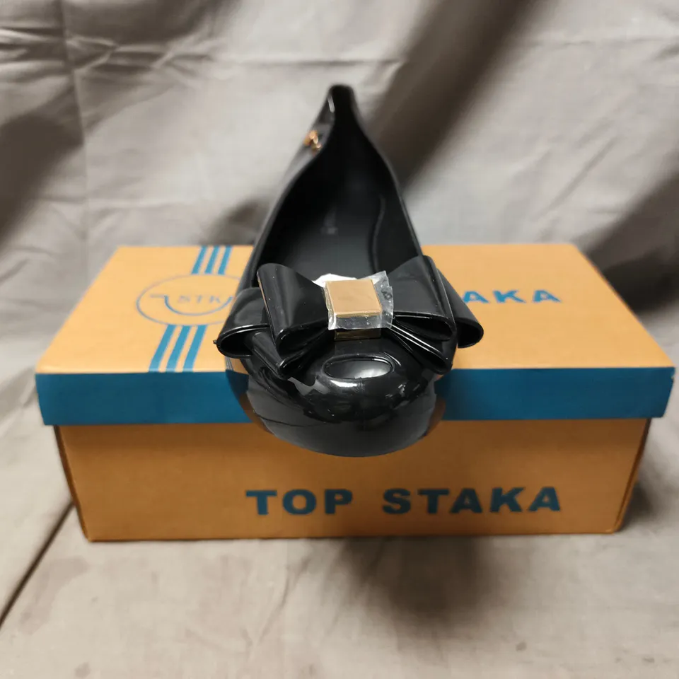 BOXED PAIR OF TOP STAKA SLIP-ON SHOES IN BLACK SIZE EU 38