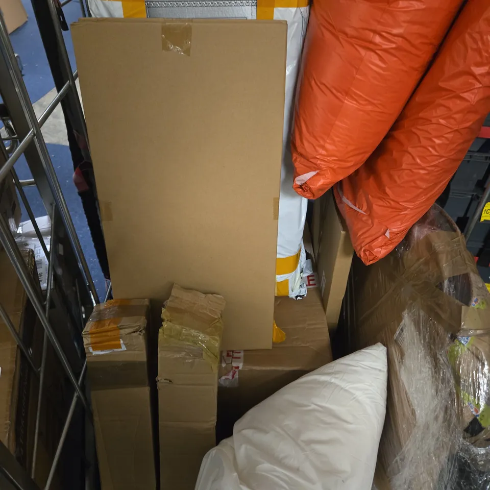 APPROXIMATELY 10 ASSORTED HOUSEHOLD PRODUCTS TO INCLUDE CUSHIONS, STORAGE BOXES, BICYCLE TYRES ETC 