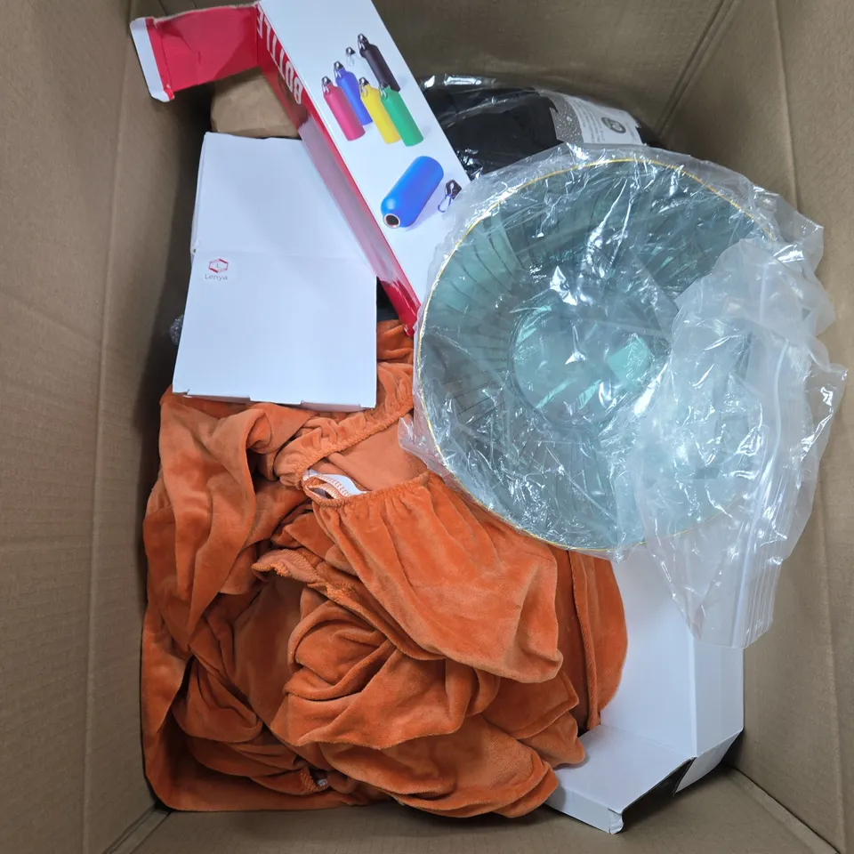 APPROXIMATELY 15 ASSORTED HOUSEHOLD PRODUCTS TO INCLUDE WATER BOTTLE, FITTED SHEETS AND TOWELS