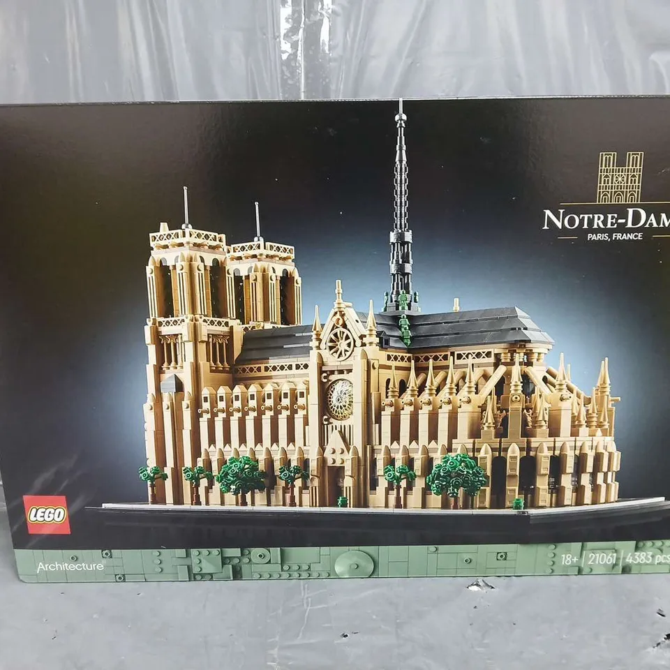 LEGO ARCHITECTURE NOTRE-DAME DE PARIS SET 21061