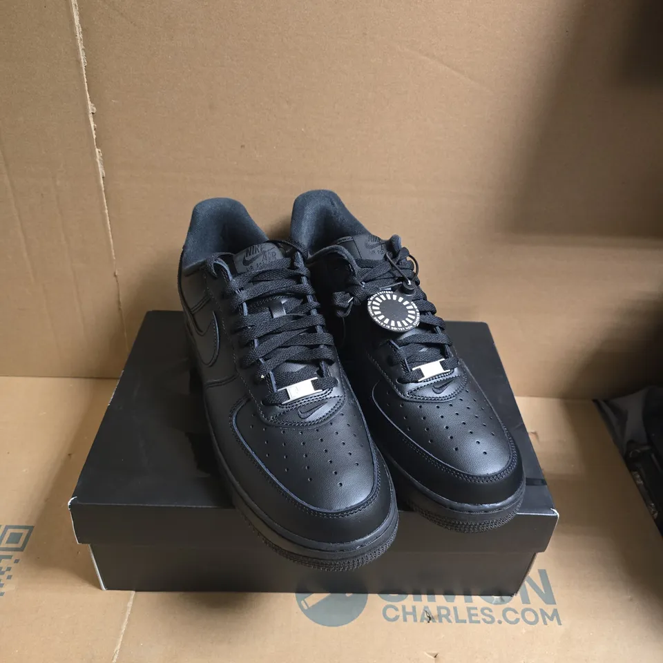 NIKE AIR FORCE 1 LOW SP – SUPREME, BLACK, UK 10