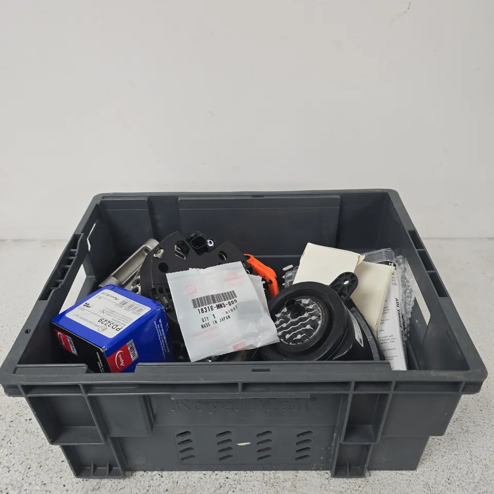 APPROXIMATELY 10 ASSORTED ITEMS INCLUDING APEC BLUW PADS