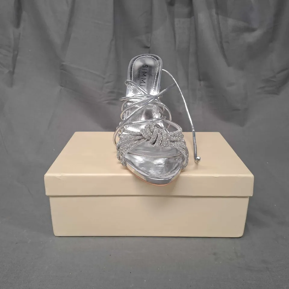 BOXED PAIR OF SIMMI LONDON OPEN TOE HIGH HEEL STRAPPY SANDALS IN METALLIC SILVER SIZE 5