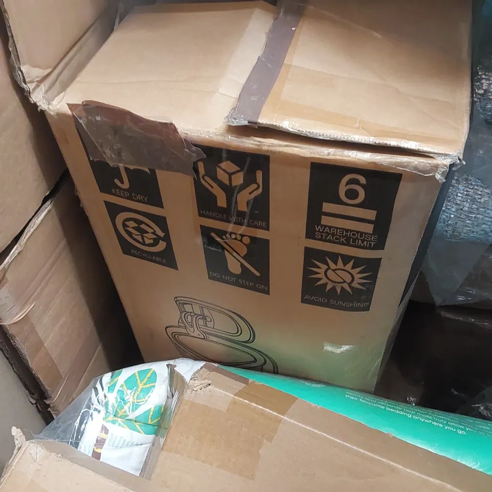 PALLET OF ASSORTED ITEMS INCLUDING: OFFICE CHAIR, INFLATABLE POOLS, REPTILE CAGE, ARTIFICIAL LEAF DECORATIONS, SEAT CUSHION ECT