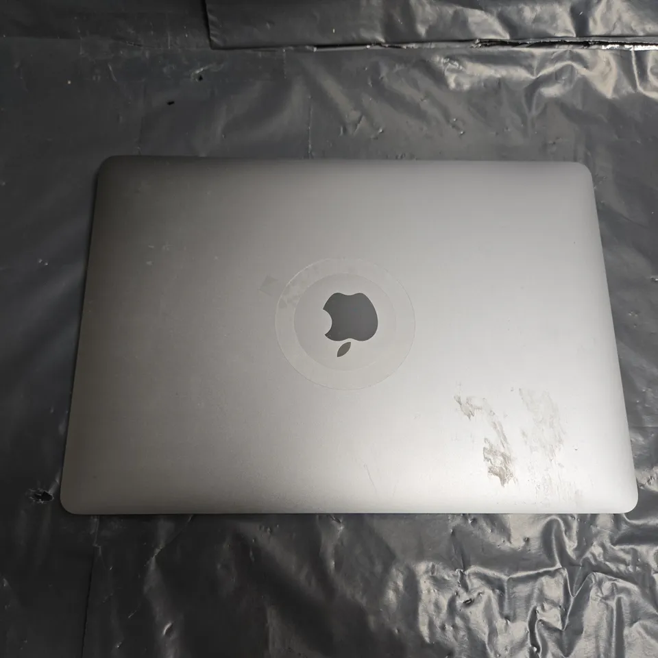 APPLE MACBOOK AIR (A2337)