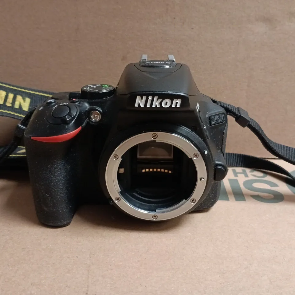 NIKON D5600 DSLR CAMERA WITH 18-55MM DX VR KIT LENS