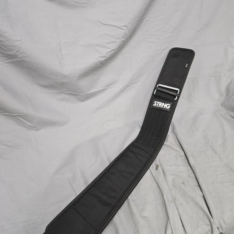 BOX OF APPROXIMATELY 25 STRNG POWER LIFTING BELT