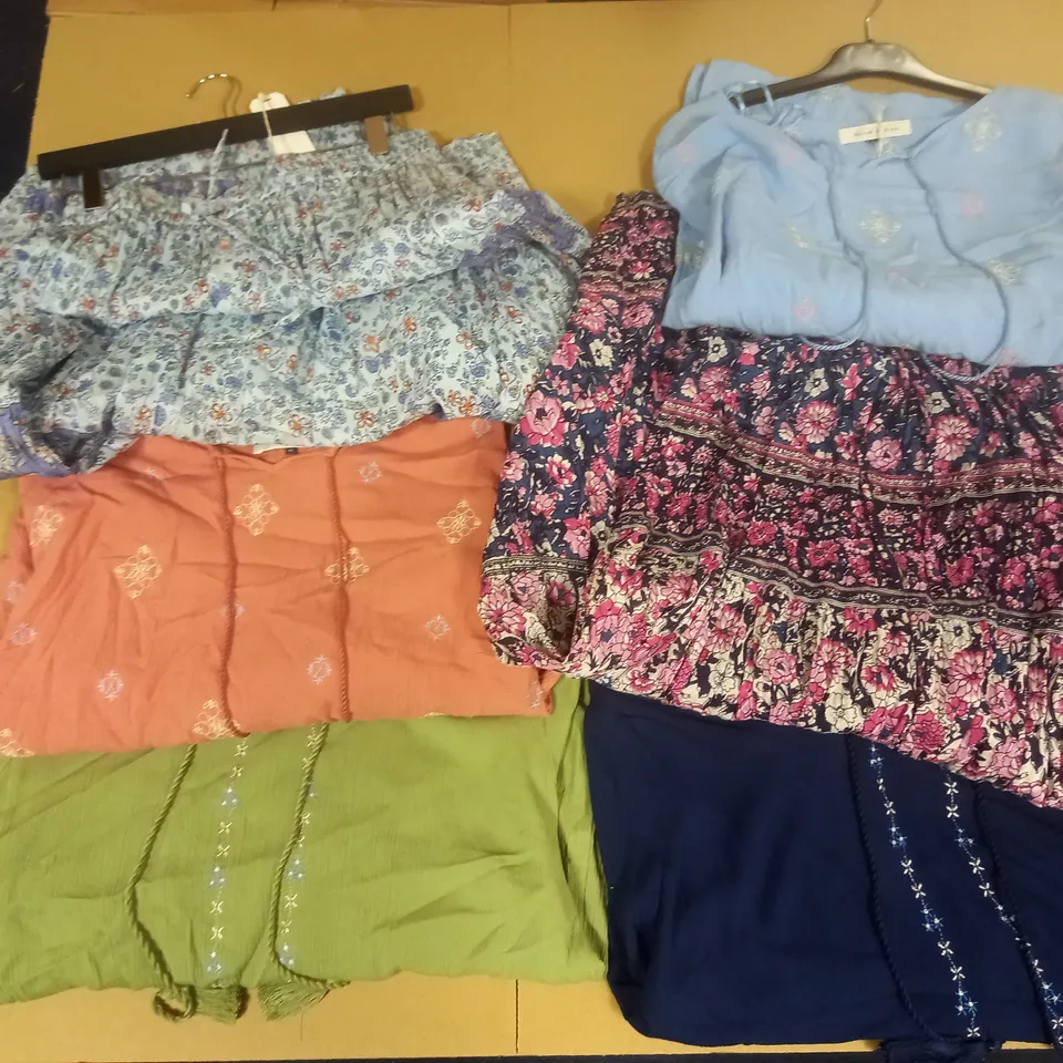 BOX OF APPROX 6 ASSORTED ITEMS OF MAISON DE NIMES CLOTHING IN VARIOUS SIZES AND STYLES