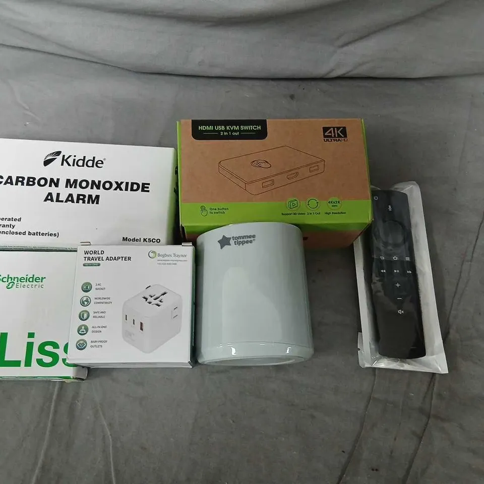 FIVE ASSORTED ELECTRICAL PRODUCTS TO INCLUDE; KIDDE CARBON MONOXIDE ALARM + HDMI/USB KVM SWITCH + TRAVEL ADAPTERS 